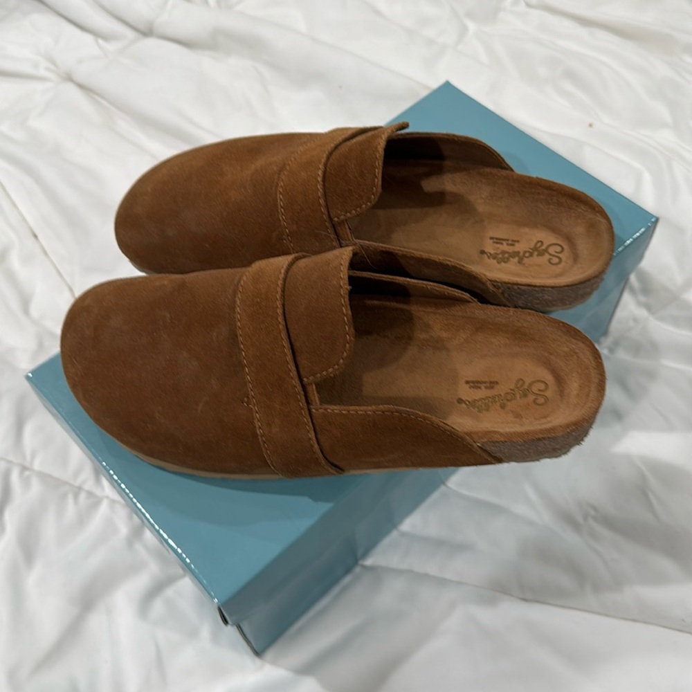 SEYCHELLES "HUDSON" Brown Suede Clogs - Size US 9.5; WORN TWICE